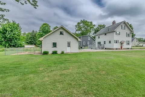 Exterior - 2129 E 41st St, Ashtabula, OH 44004 photo 12 of 14