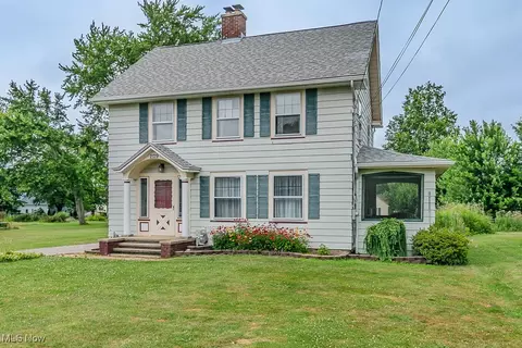 Exterior - 2129 E 41st St, Ashtabula, OH 44004 photo 2 of 14
