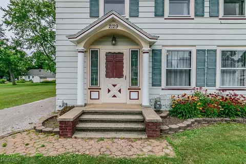 Exterior - 2129 E 41st St, Ashtabula, OH 44004 photo 4 of 14