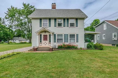 Exterior - 2129 E 41st St, Ashtabula, OH 44004 photo 3 of 14