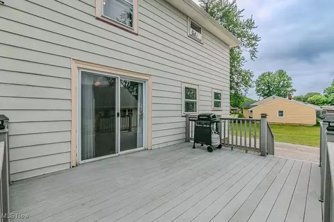 Exterior - 2129 E 41st St, Ashtabula, OH 44004 photo 6 of 14