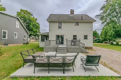 Exterior - 2129 E 41st St, Ashtabula, OH 44004 photo 7 of 14