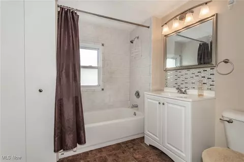 Bath - 2129 E 41st St, Ashtabula, OH 44004 photo 1 of 1