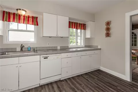 Kitchen - 2129 E 41st St, Ashtabula, OH 44004 photo 3 of 4