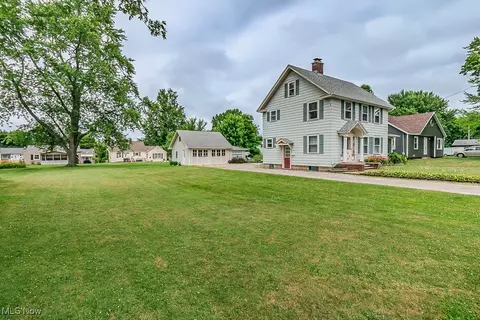 Exterior - 2129 E 41st St, Ashtabula, OH 44004 photo 14 of 14