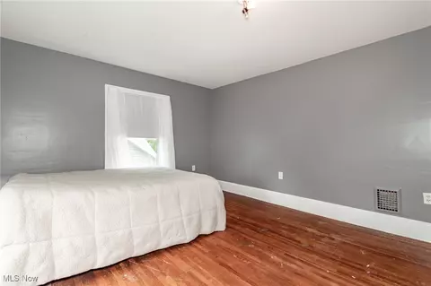 Bedroom - 2129 E 41st St, Ashtabula, OH 44004 photo 2 of 7
