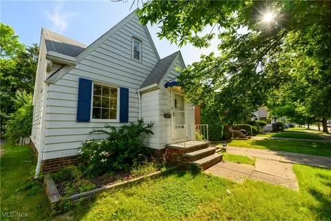 19005 Pawnee Ave, Cleveland, OH 44119
