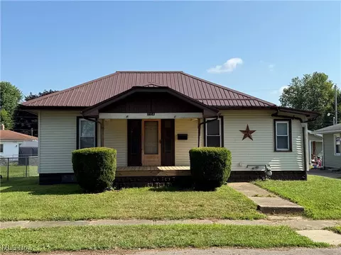 204 E 4th St, West Lafayette, OH 43845