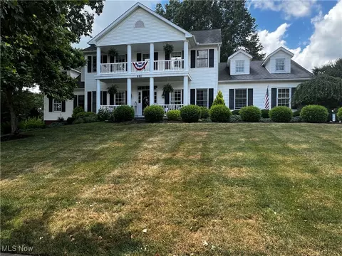 660 Rustic Knoll Dr, Kent, OH 44240