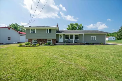 2835 Hallock Young Rd SW, Warren, OH 44481