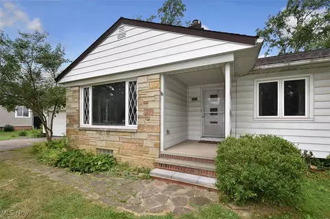 6416 Poplar Dr, Independence, OH 44131 photo 2