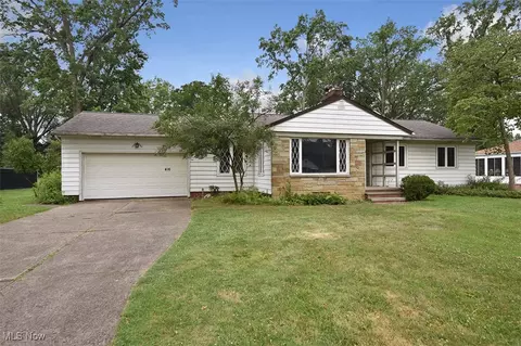 6416 Poplar Dr, Independence, OH 44131