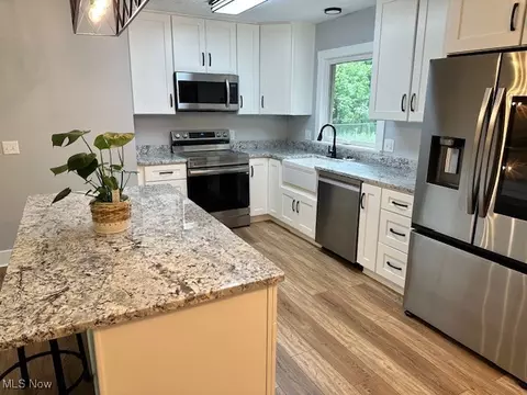 Kitchen - 2928 Vincent Rd, Silver Lake, OH 44224 photo 3 of 5