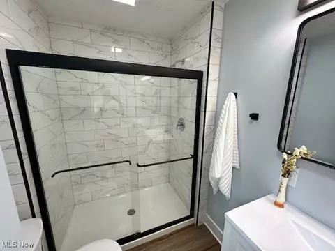Bath - 2928 Vincent Rd, Silver Lake, OH 44224 photo 2 of 10