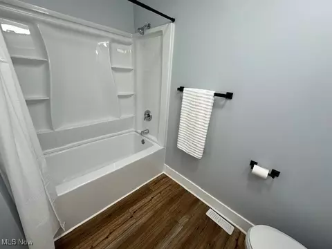 Bath - 2928 Vincent Rd, Silver Lake, OH 44224 photo 5 of 10