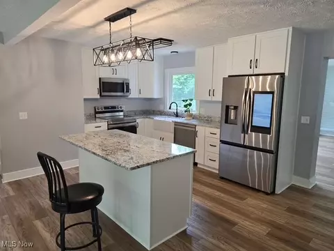 Kitchen - 2928 Vincent Rd, Silver Lake, OH 44224 photo 4 of 5