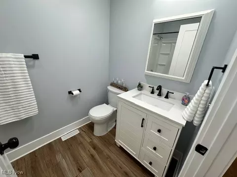 Bath - 2928 Vincent Rd, Silver Lake, OH 44224 photo 4 of 10