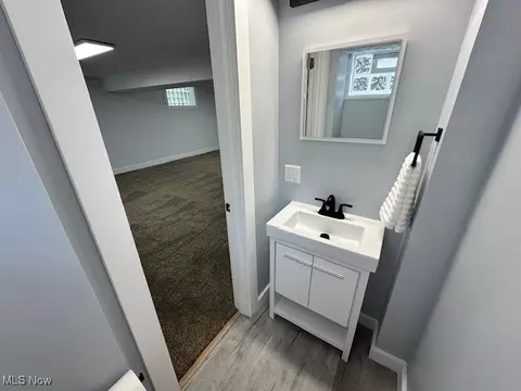 Bath - 2928 Vincent Rd, Silver Lake, OH 44224 photo 8 of 10