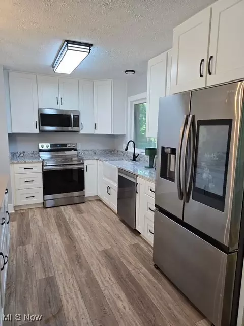 Kitchen - 2928 Vincent Rd, Silver Lake, OH 44224 photo 5 of 5