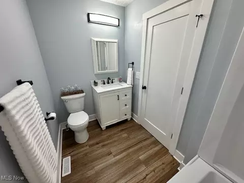 Bath - 2928 Vincent Rd, Silver Lake, OH 44224 photo 6 of 10