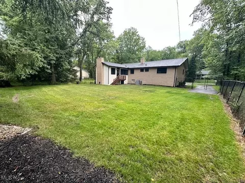Exterior - 2928 Vincent Rd, Silver Lake, OH 44224 photo 2 of 4