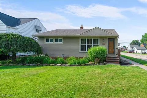 3302 Maplecrest Dr, Parma, OH 44134
