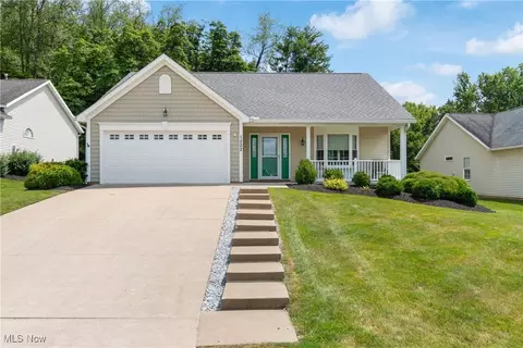 1222 White Stone Cir NE, Canton, OH 44721