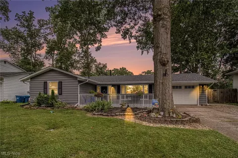 1348 Birchview Dr, Vermilion, OH 44089