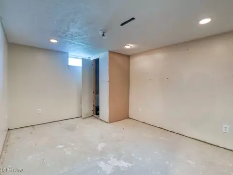 Bedroom - 200 Parklane Dr, Lagrange, OH 44050 photo 5 of 5