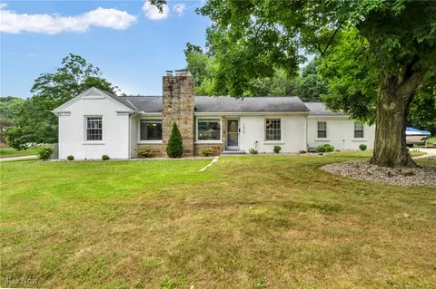 1212 Stratford Ave NE, Massillon, OH 44646