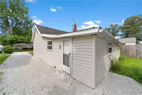 7686 Pinehurst Dr, Mentor On The Lake, OH 44060 photo 27