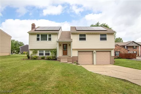 525 Valley Dr, Medina, OH 44256