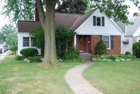 15713 Munn Rd, Cleveland, OH 44111