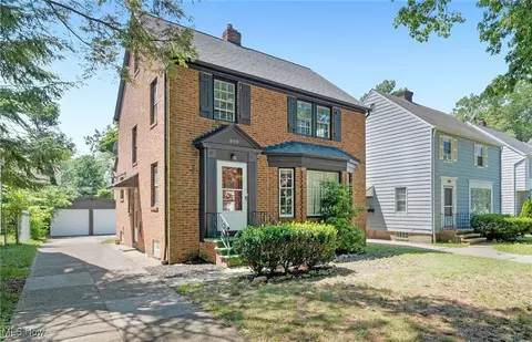 890 Keystone Dr, Cleveland Heights, OH 44121