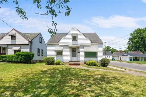 15617 Rockside Rd, Maple Heights, OH 44137