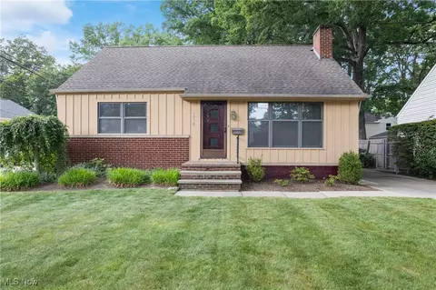 1016 Dover Center Rd, Westlake, OH 44145