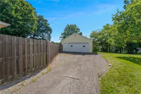 556 Poland Ave, Struthers, OH 44471 photo 29