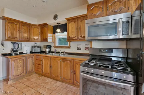 556 Poland Ave, Struthers, OH 44471 photo 4