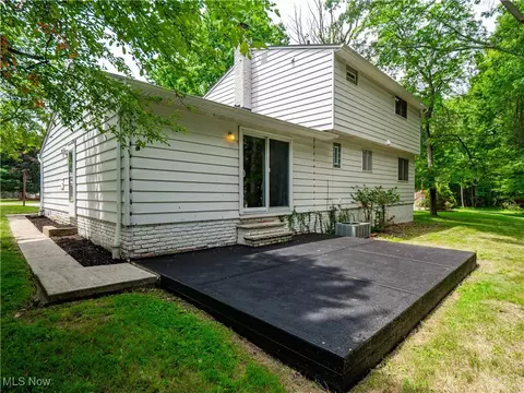Exterior - 8132 Pinehurst Dr, Parma, OH 44129 photo 4 of 7