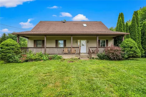 5050 Middle Rd, Conneaut, OH 44030