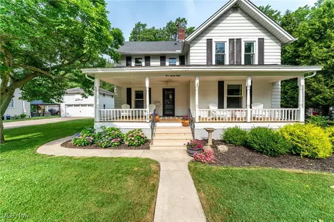 128 Forest Hill Dr, Avon Lake, OH 44012