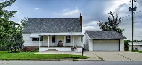 2736 Perry Dr SW, Canton, OH 44706