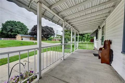 2736 Perry Dr SW, Canton, OH 44706 photo 5