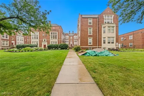 15610 Van Aken Blvd #5, Shaker Heights, OH 44120