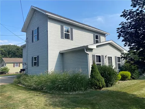 231 4th St SE, New Philadelphia, OH 44663