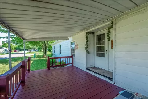 100 Raleigh Dr, Elyria, OH 44035 photo 4