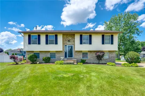 2395 Libra Cir SW, Canton, OH 44706