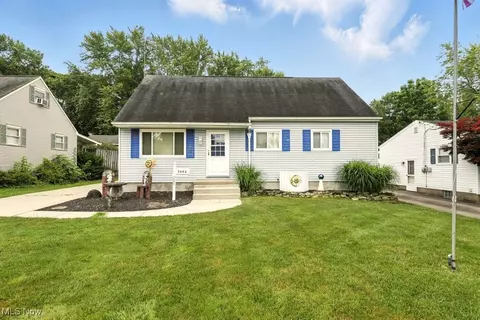 3692 Orchard St, Mogadore, OH 44260