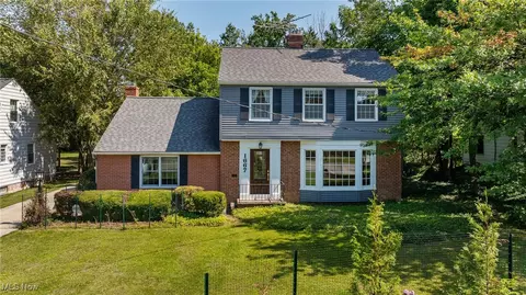 1667 Richmond Rd, Lyndhurst, OH 44124