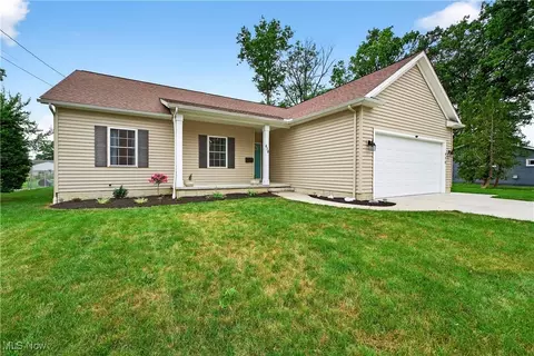 438 E 319th St, Willowick, OH 44095